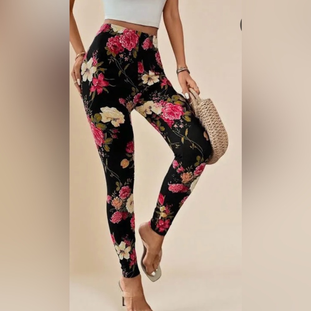 SHEIN Black and Pink Floral Leggings with Comfortable Fit Size M